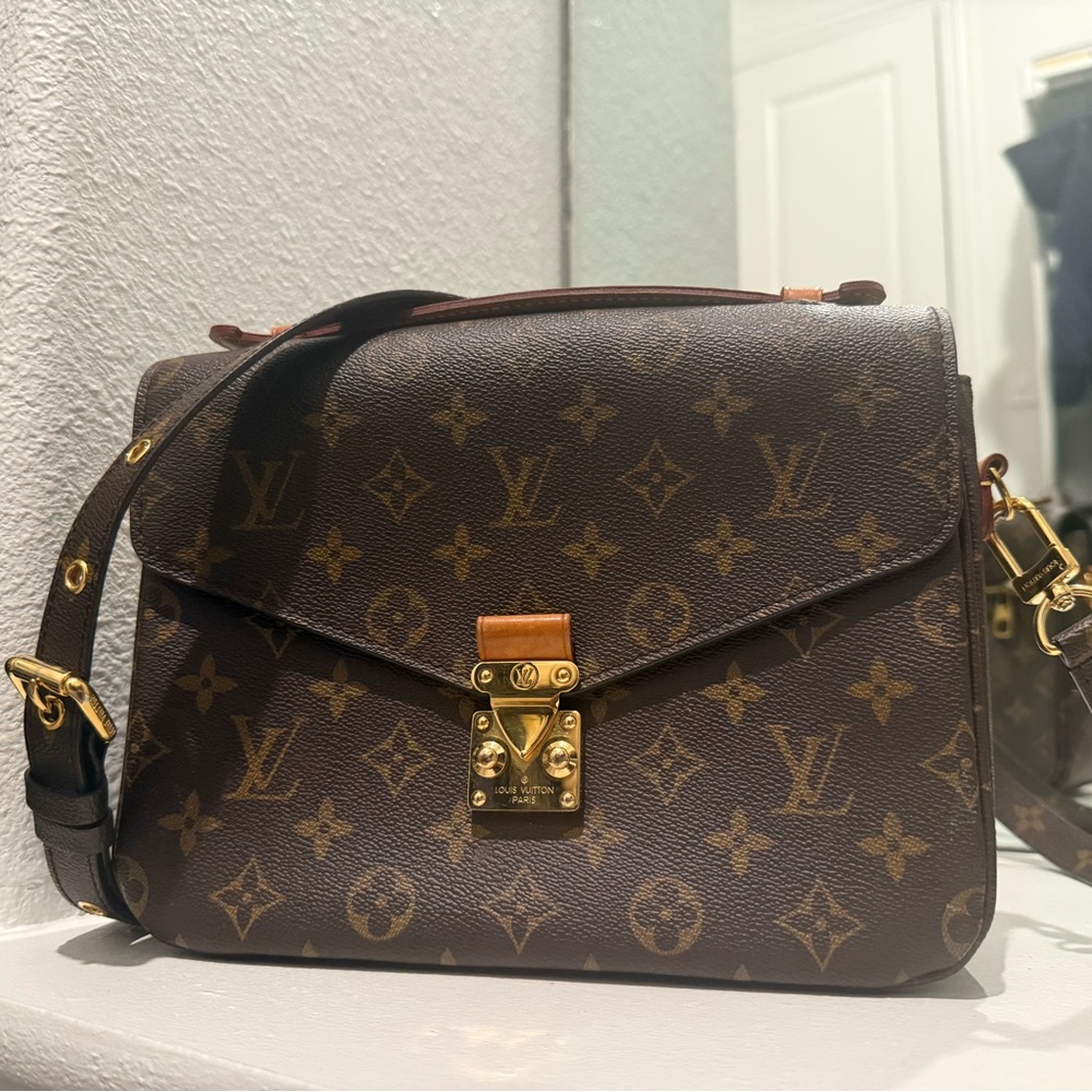 Louis Vuitton Pochette Métis